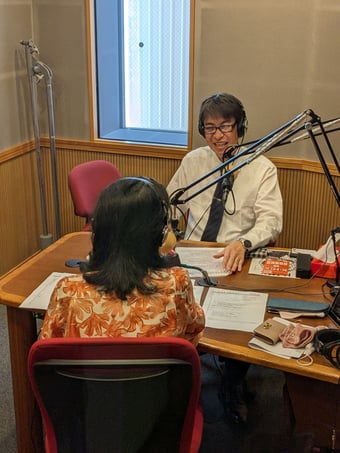 高尾さん_ラジオ録音風景