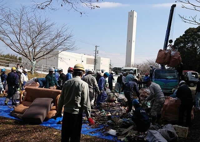 P.12-②こんなにも大量の不法投棄のごみがありました