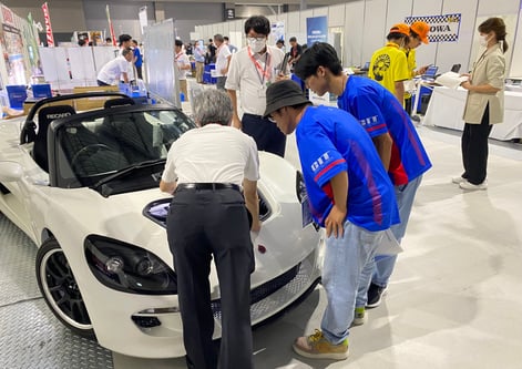 24学生F_ユニバンスブース